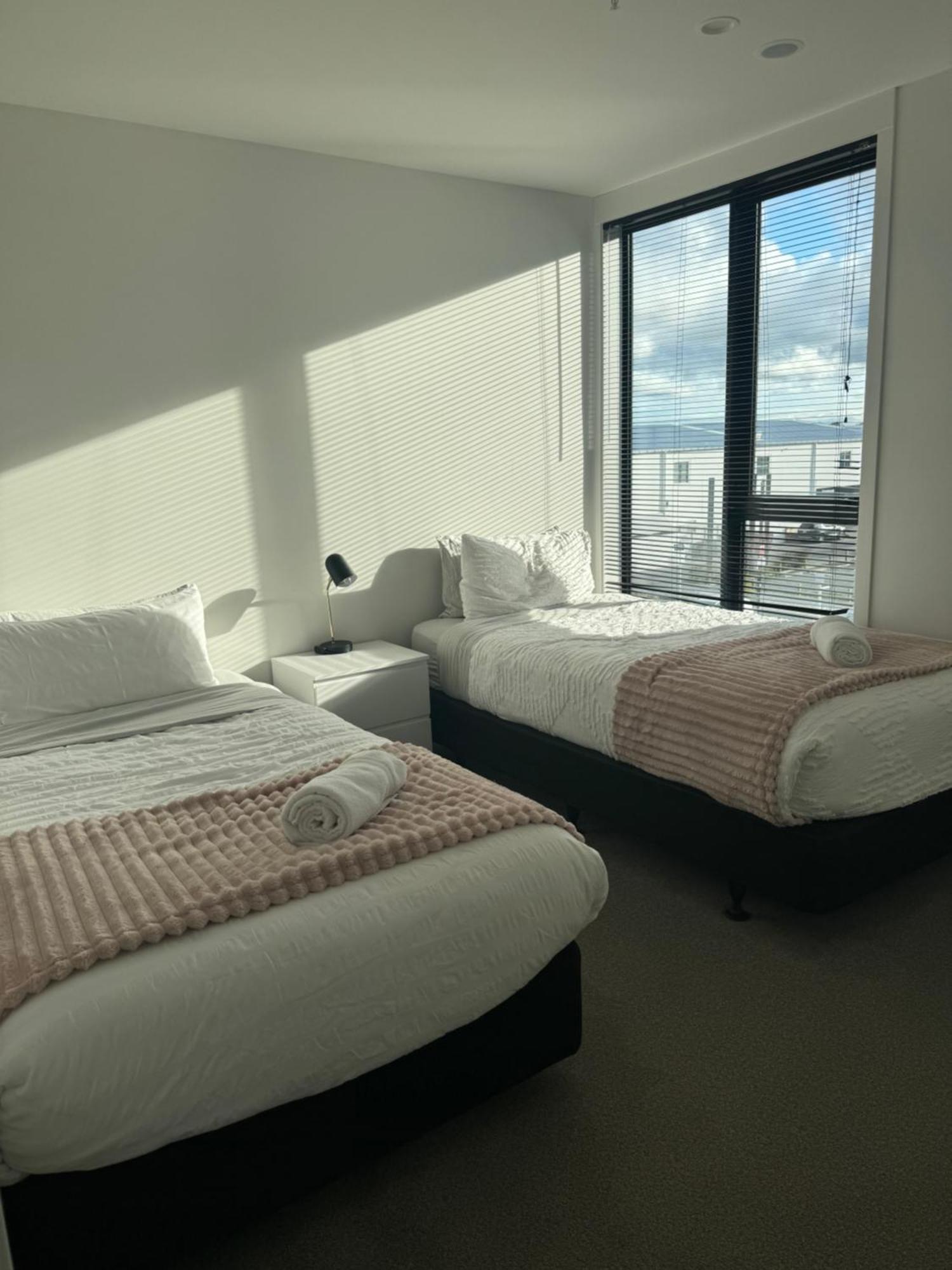 2 Bedrooms Apprtmt Plus Underground Parking In Cbd Christchurch Exterior foto
